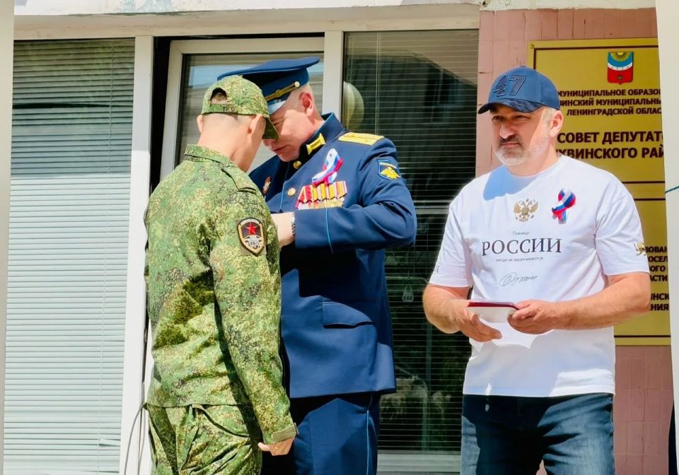День России в Ленобласти: праздничные концерты, акции и торжественные церемонии прошли во всех районах Ленинградской области День России в Ленобласти: праздничные концерты, акции и торжественные церемонии прошли во всех районах Ленинградской области