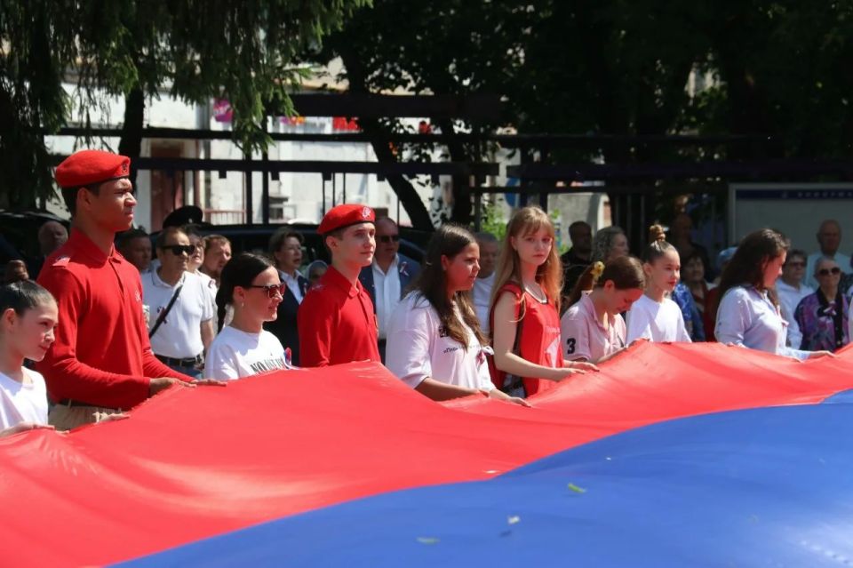 День России в Ленобласти: праздничные концерты, акции и торжественные церемонии прошли во всех районах Ленинградской области День России в Ленобласти: праздничные концерты, акции и торжественные церемонии прошли во всех районах Ленинградской области