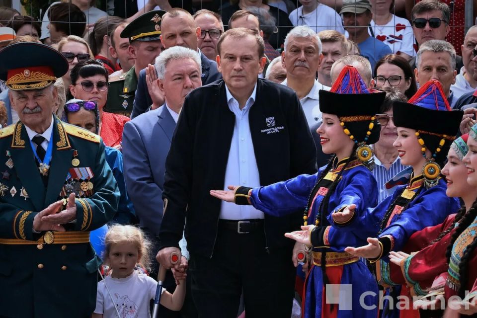 В Гатчине отпраздновали День России - фоторепортаж В Гатчине отпраздновали День России - фоторепортаж