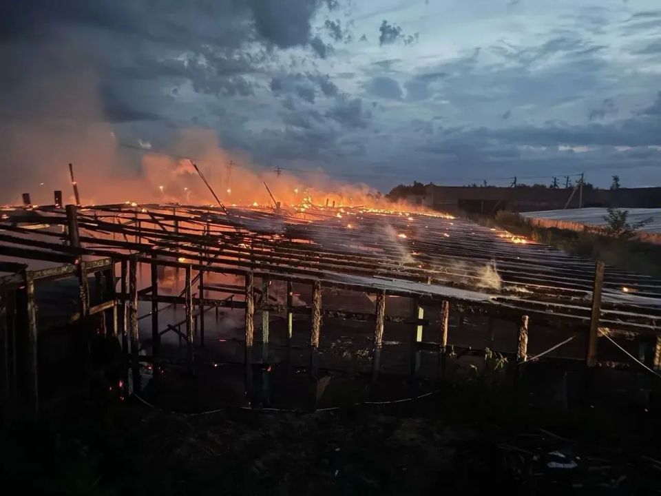 За прошедшие сутки подразделения территориального пожарно-спасательного гарнизона Ленинградской области реагировали на 13 оперативных событий: За прошедшие сутки подразделения территориального пожарно-спасательного гарнизона Ленинградской области реагировали на 13 оперативных событий: