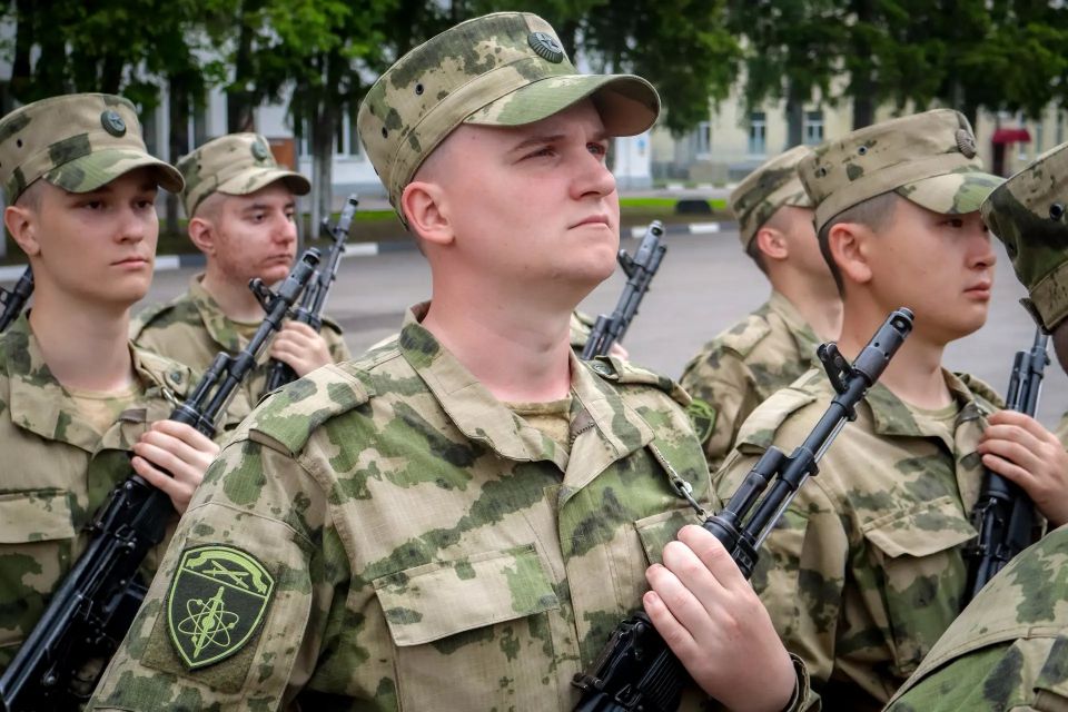 В Ленинградской области состоялась торжественная церемония принятия Военной присяги военнослужащими 33-й бригады оперативного назначения и полка по охране важных государственных объектов Северо-Западного округа Росгвардии В Ленинградской области состоялась торжественная церемония принятия Военной присяги военнослужащими 33-й бригады оперативного назначения и полка по охране важных государственных объектов Северо-Западного округа Росгвардии