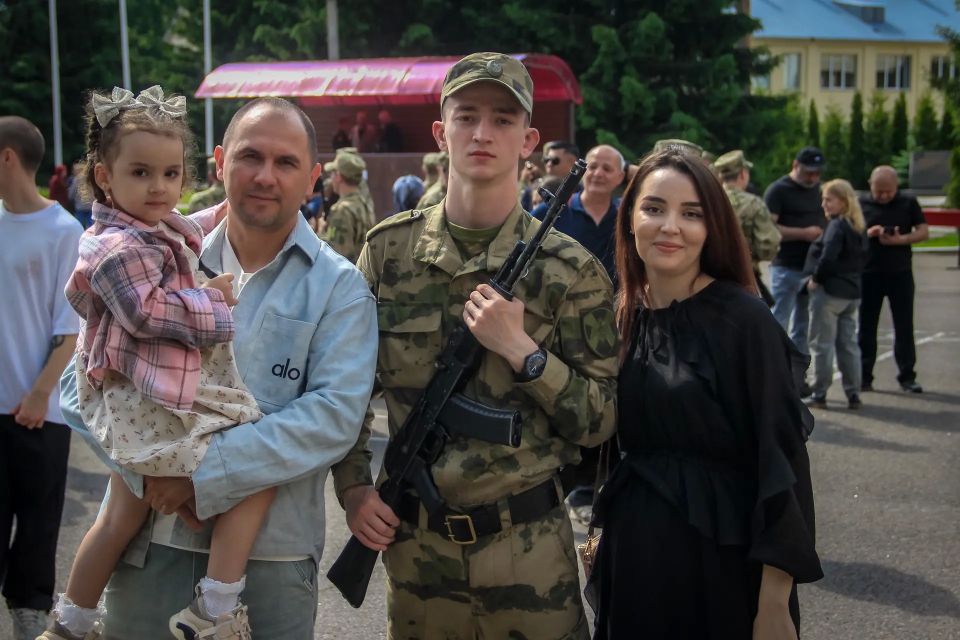 В Ленинградской области состоялась торжественная церемония принятия Военной присяги военнослужащими 33-й бригады оперативного назначения и полка по охране важных государственных объектов Северо-Западного округа Росгвардии В Ленинградской области состоялась торжественная церемония принятия Военной присяги военнослужащими 33-й бригады оперативного назначения и полка по охране важных государственных объектов Северо-Западного округа Росгвардии