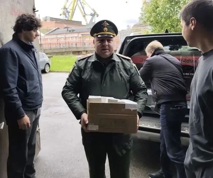 Сотрудники военного следственного управления СК России по Ленинградскому военному округу оказали гуманитарную помощь Сотрудники военного следственного управления СК России по Ленинградскому военному округу оказали гуманитарную помощь