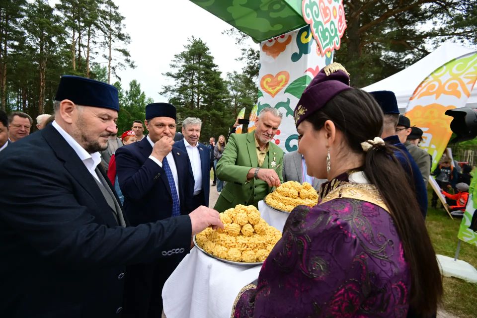 Председатель Духовного управления мусульман Санкт-Петербурга и Северо-Западного региона России Равиль Панчеев поблагодарил Команду 47 за высокий уровень Межрегионального Сабантуя в Энколово Председатель Духовного управления мусульман Санкт-Петербурга и Северо-Западного региона России Равиль Панчеев поблагодарил Команду 47 за высокий уровень Межрегионального Сабантуя в Энколово