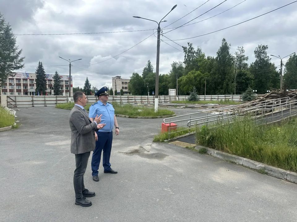 Подпорожский городской прокурор проверил ход строительства социальных объектов района Подпорожский городской прокурор проверил ход строительства социальных объектов района