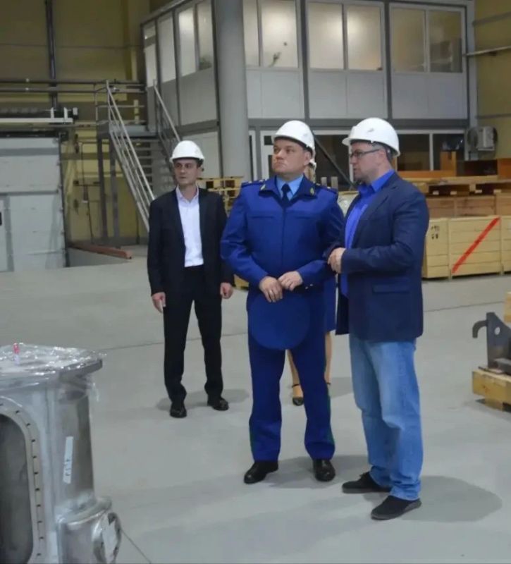 Прокурор Ленинградской области Пётр Забурко посетил промышленное предприятие в Тосненском районе Прокурор Ленинградской области Пётр Забурко посетил промышленное предприятие в Тосненском районе