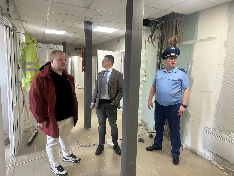 Подпорожский городской прокурор проверил ход строительства социальных объектов района Подпорожский городской прокурор проверил ход строительства социальных объектов района