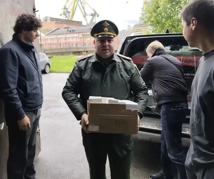 Сотрудники военного следственного управления СК России по Ленинградскому военному округу оказали гуманитарную помощь Сотрудники военного следственного управления СК России по Ленинградскому военному округу оказали гуманитарную помощь