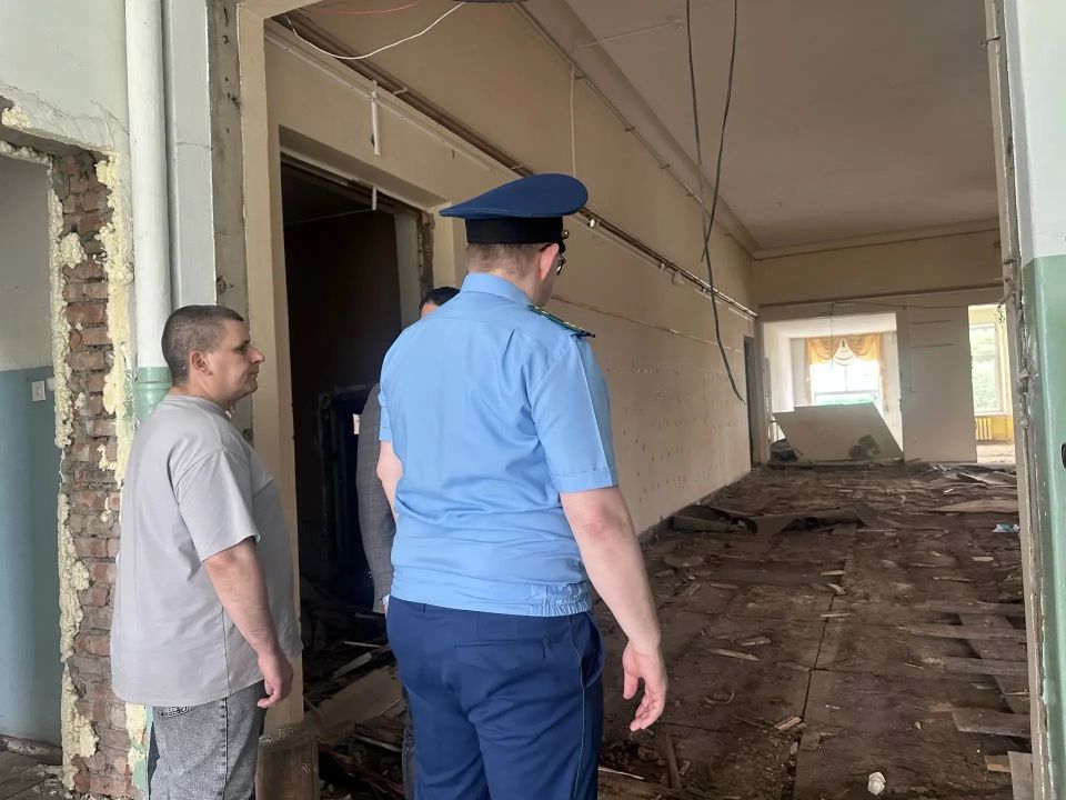 Подпорожский городской прокурор проверил ход строительства социальных объектов района Подпорожский городской прокурор проверил ход строительства социальных объектов района