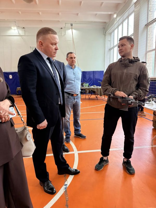Председатель Комитета правопорядка и безопасности Ленинградской области Андрей Гаврилов принял участие в торжественном открытии Кубка Ленинградской области по киберфизическим гонкам на платформе-симуляторе «Аэросим» Председатель Комитета правопорядка и безопасности Ленинградской области Андрей Гаврилов принял участие в торжественном открытии Кубка Ленинградской области по киберфизическим гонкам на платформе-симуляторе «Аэросим»