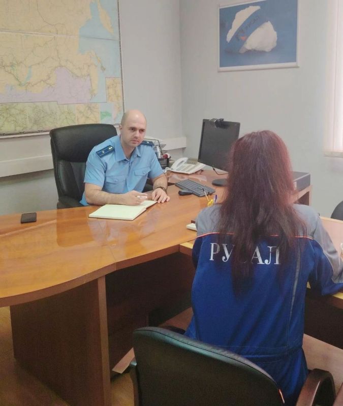 И. о. Бокситогорского городского прокурора Владимир Роенко провёл личный выездной приём граждан на территории АО «РУСАЛ Бокситогорск» И. о. Бокситогорского городского прокурора Владимир Роенко провёл личный выездной приём граждан на территории АО «РУСАЛ Бокситогорск»