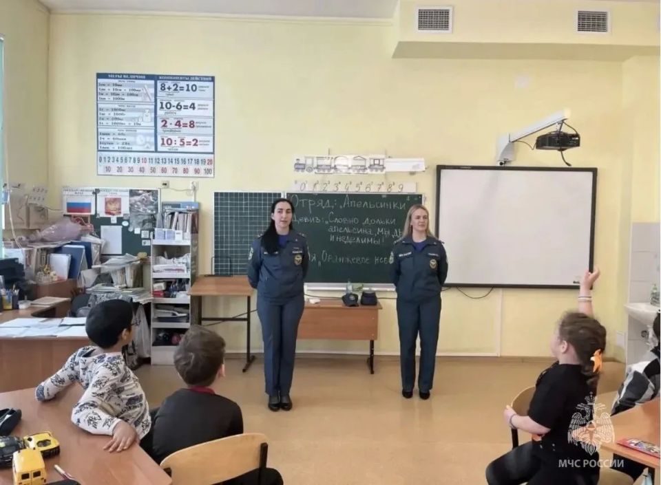 Каждое лето сотрудники МЧС России посещают детские оздоровительные лагеря и проводят с детьми увлекательные занятия по безопасности Каждое лето сотрудники МЧС России посещают детские оздоровительные лагеря и проводят с детьми увлекательные занятия по безопасности