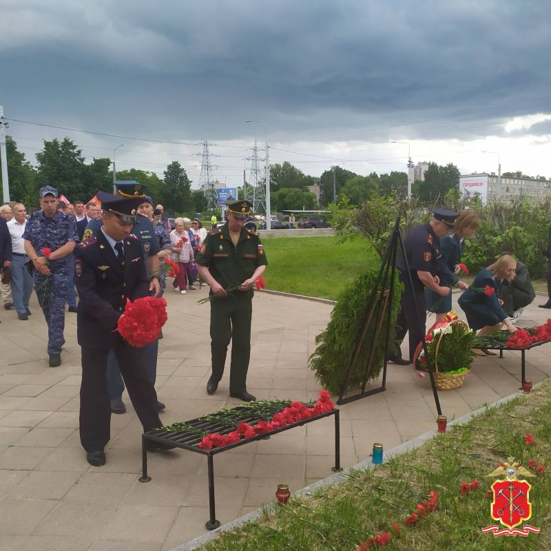 Полиция Санкт-Петербурга и Ленинградской области присоединяется к мероприятиям ко Дню памяти и скорби Полиция Санкт-Петербурга и Ленинградской области присоединяется к мероприятиям ко Дню памяти и скорби