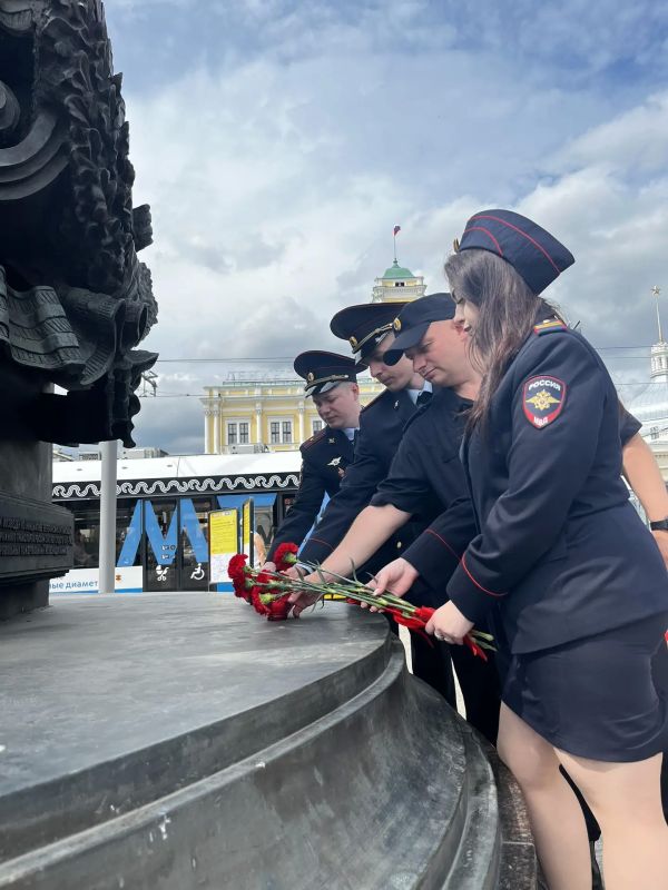 Транспортные полицейские почтили память героев Великой Отечественной войны Транспортные полицейские почтили память героев Великой Отечественной войны