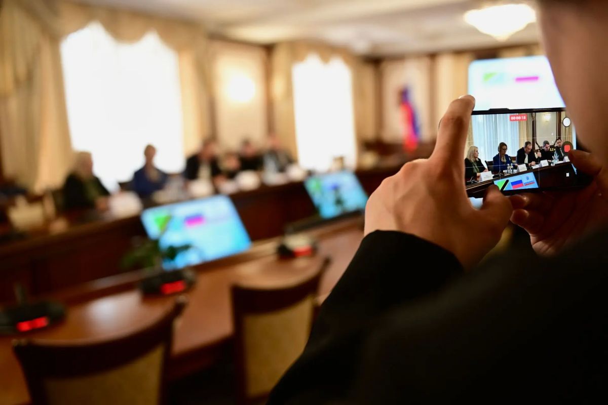 Александр Дрозденко: Встретился с Чрезвычайным и Полномочным Послом Танзании Фредриком Ибрагимом Кибутой Александр Дрозденко: Встретился с Чрезвычайным и Полномочным Послом Танзании Фредриком Ибрагимом Кибутой