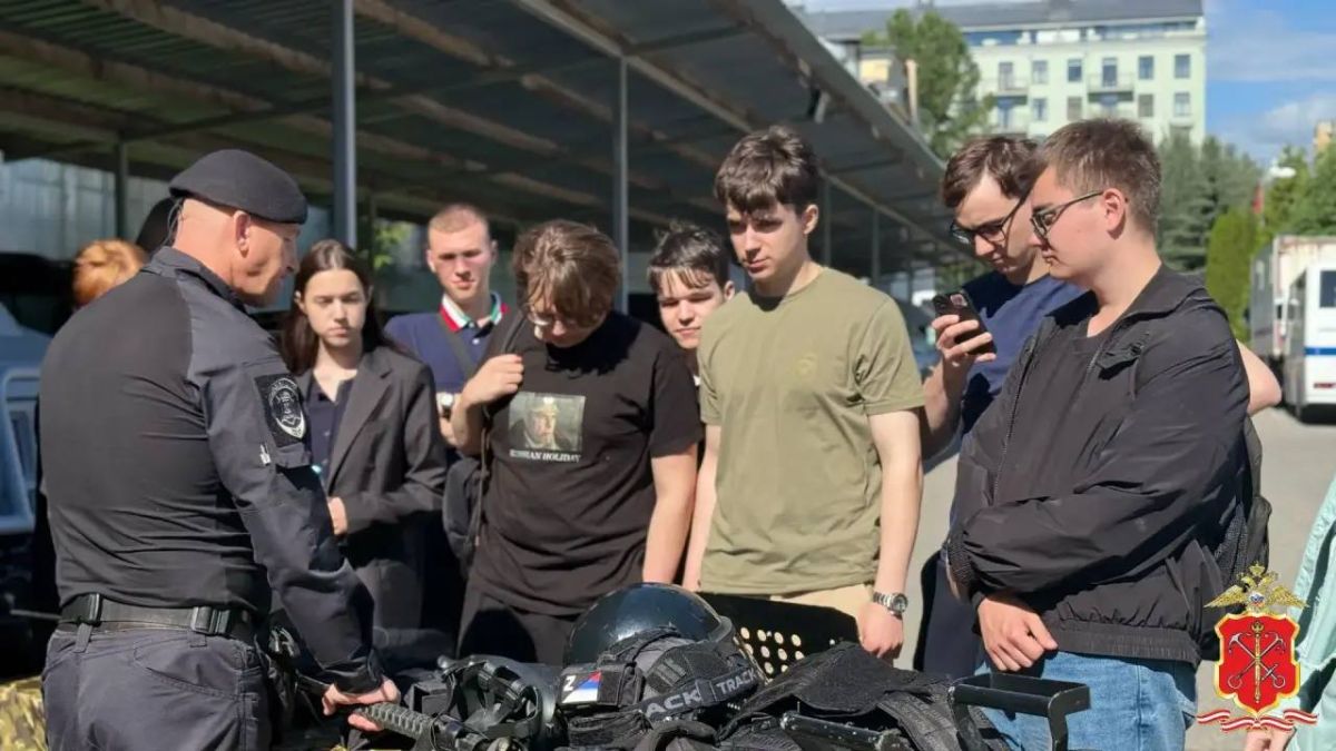 Встреча со студентами юридического факультета СПбГУ прошла в Специальном полку полиции ГУ МВД России Встреча со студентами юридического факультета СПбГУ прошла в Специальном полку полиции ГУ МВД России