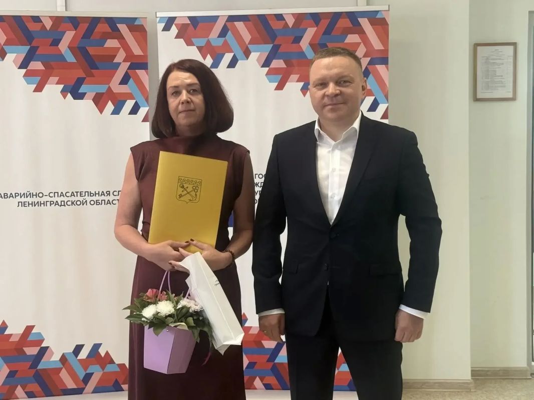 Правительство Ленинградской области передало спасателям новую технику Правительство Ленинградской области передало спасателям новую технику