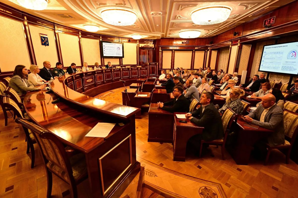 Контроль по-новому: встреча бизнеса и власти в Ленобласти Контроль по-новому: встреча бизнеса и власти в Ленобласти