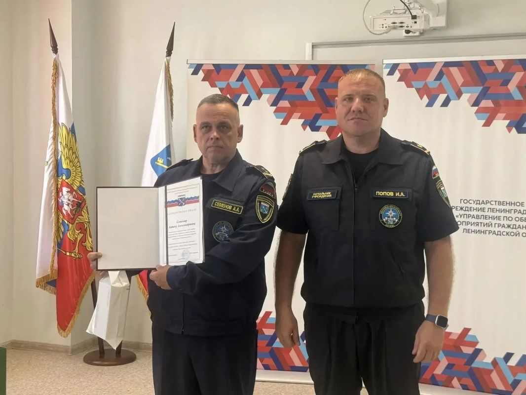 Правительство Ленинградской области передало спасателям новую технику Правительство Ленинградской области передало спасателям новую технику