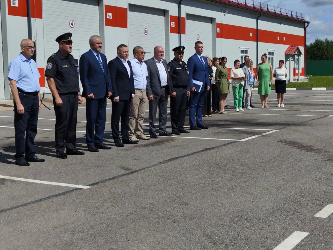 Госэконадзор Ленинградской области поздравил коллег из Аварийно-спасательной службы региона с 24-летием со дня основания ведомства Госэконадзор Ленинградской области поздравил коллег из Аварийно-спасательной службы региона с 24-летием со дня основания ведомства