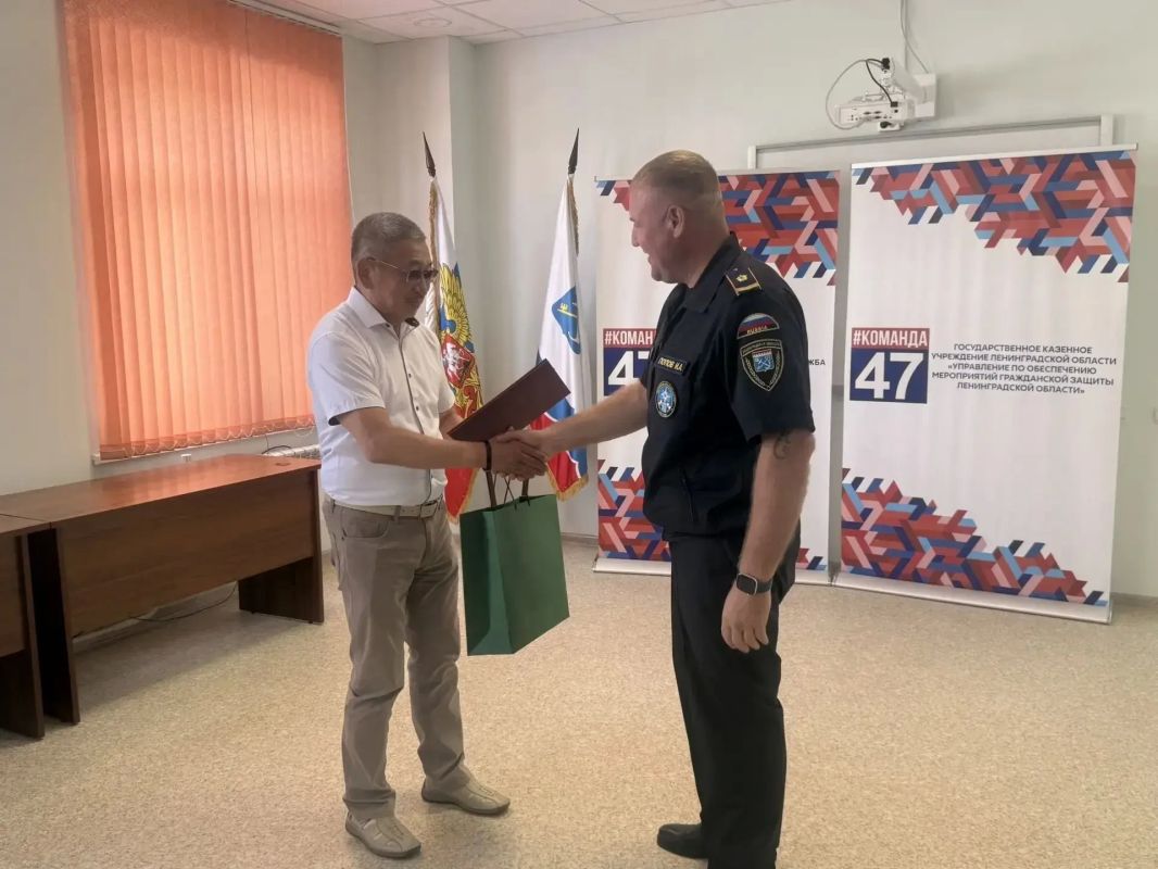 Правительство Ленинградской области передало спасателям новую технику Правительство Ленинградской области передало спасателям новую технику