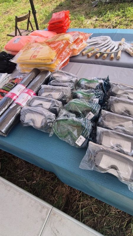 Волонтеры из семи стран уничтожали борщевик в усадьбе Рериха в Ленобласти Волонтеры из семи стран уничтожали борщевик в усадьбе Рериха в Ленобласти