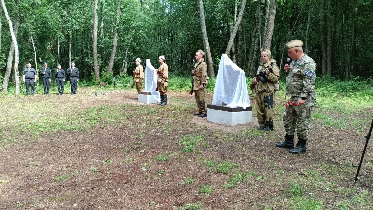 На острове Игривый открыли мемориалы в память о павших воинах На острове Игривый открыли мемориалы в память о павших воинах