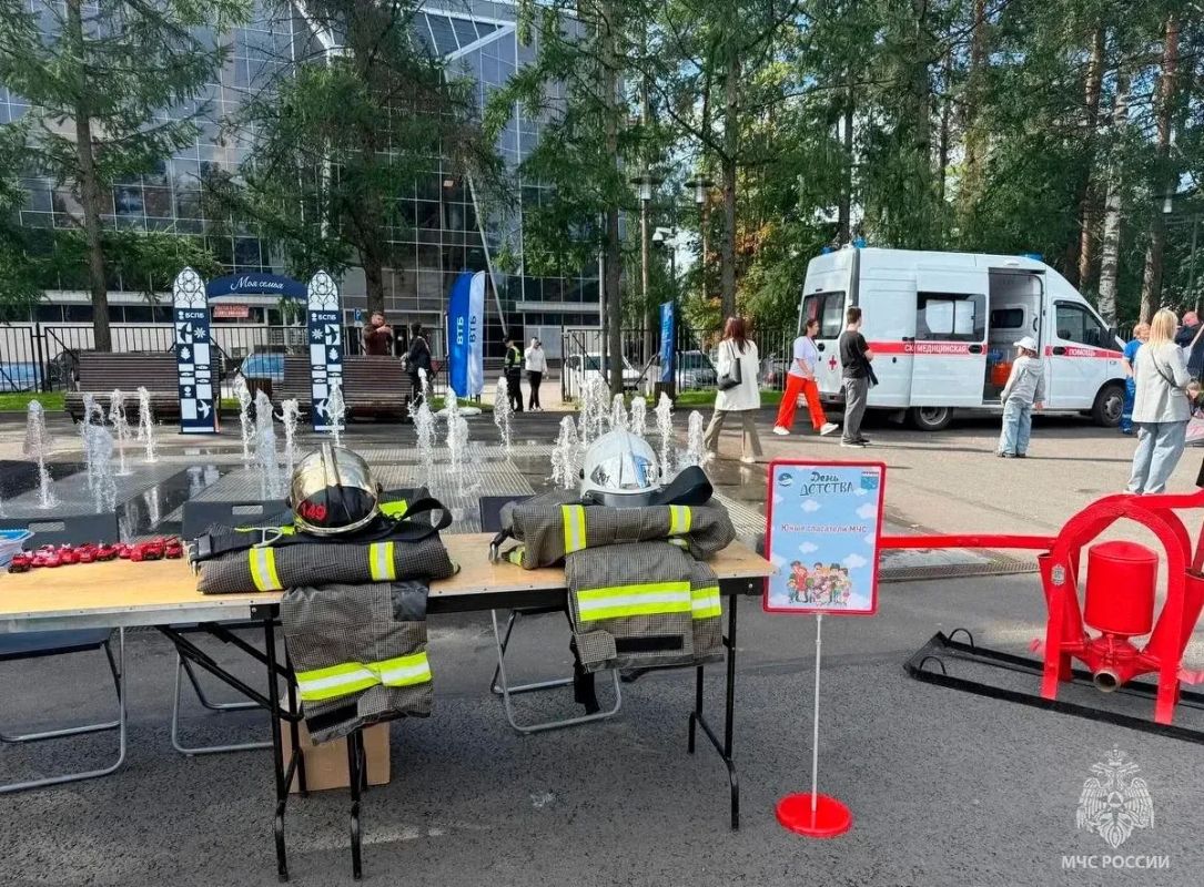 На Юбилейной площади города Всеволожска царила атмосфера главного семейного праздника лета: для многочисленных гостей ожидали различные мастер-классы и интерактивные площадки На Юбилейной площади города Всеволожска царила атмосфера главного семейного праздника лета: для многочисленных гостей ожидали различные мастер-классы и интерактивные площадки