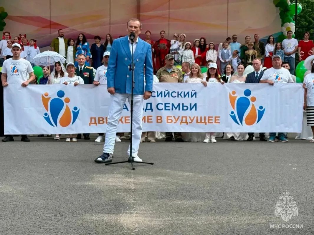 На Юбилейной площади города Всеволожска царила атмосфера главного семейного праздника лета: для многочисленных гостей ожидали различные мастер-классы и интерактивные площадки На Юбилейной площади города Всеволожска царила атмосфера главного семейного праздника лета: для многочисленных гостей ожидали различные мастер-классы и интерактивные площадки