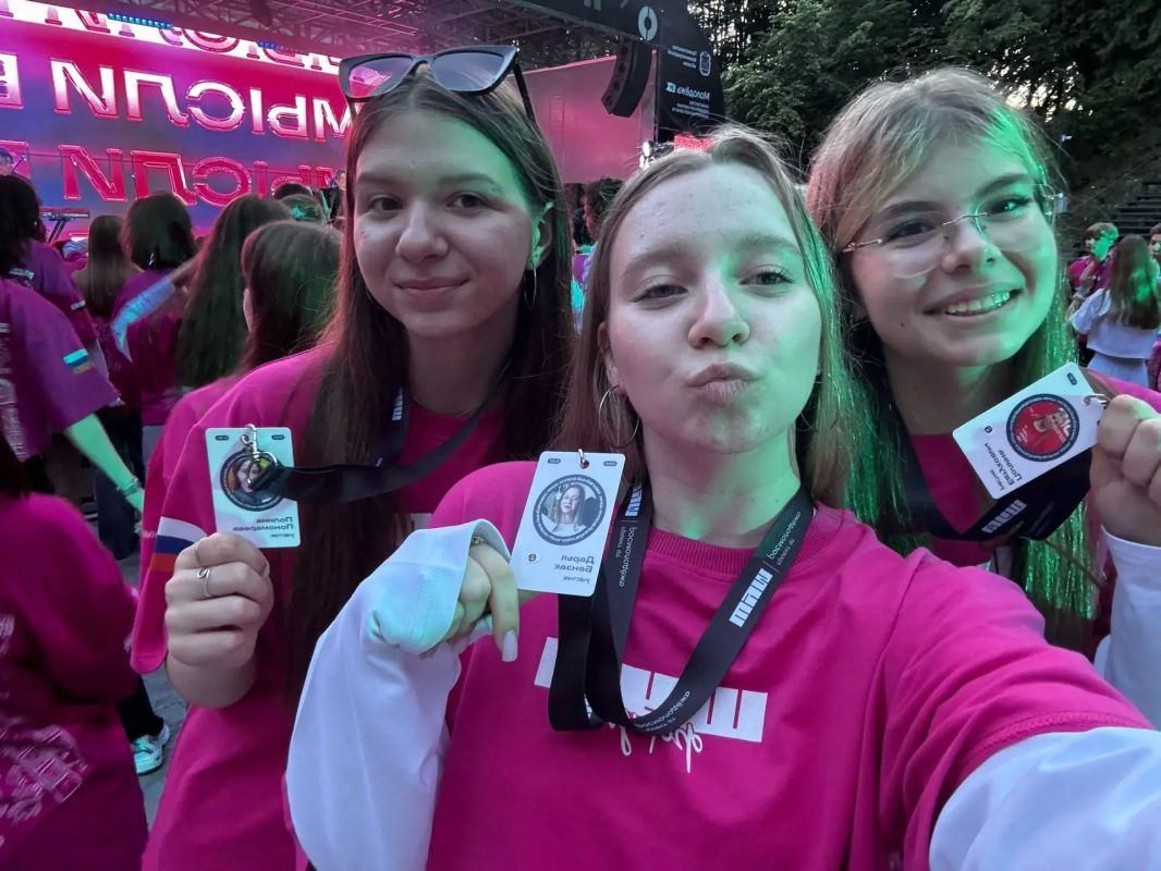 Делегация Ленинградской области вернулась с Форума «ШУМ» Делегация Ленинградской области вернулась с Форума «ШУМ»