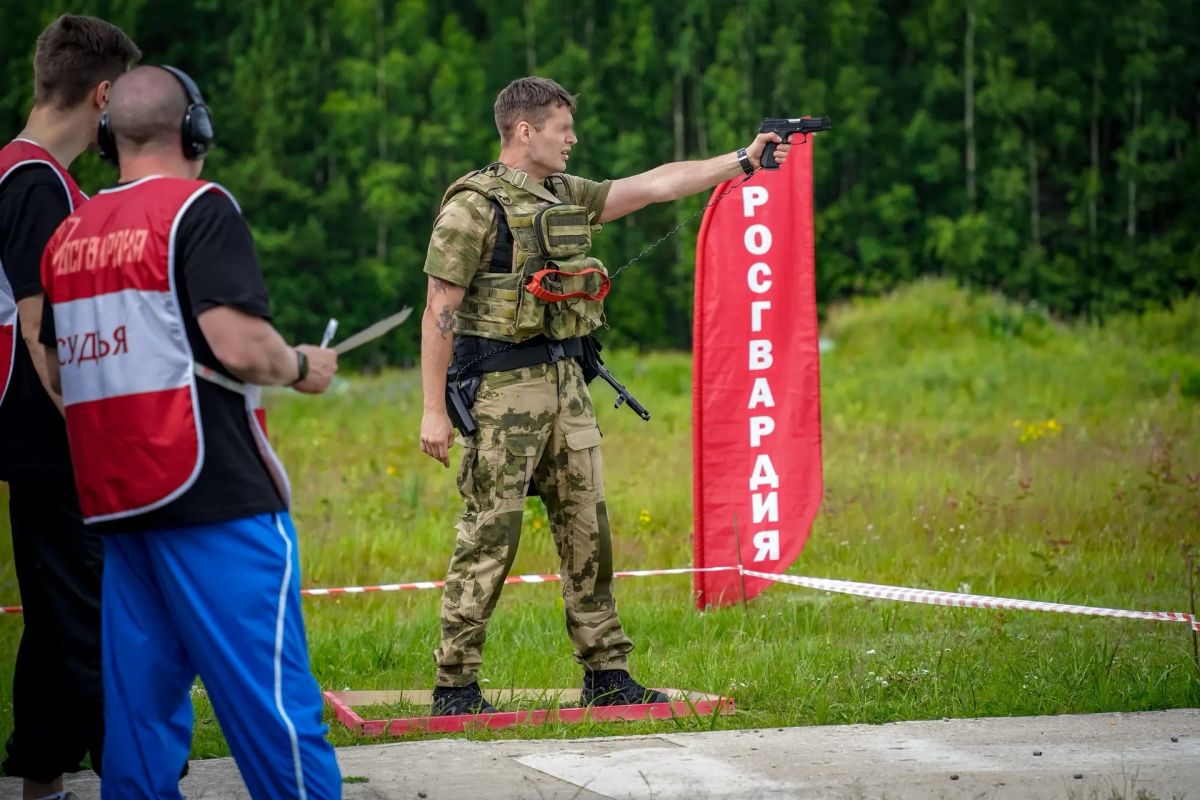 Сотрудники ОМОН «Бастион» Росгвардии на соревновании по служебно-боевой стрельбе и функциональному многоборью «Гонка специального назначения» в Ленинградской области Сотрудники ОМОН «Бастион» Росгвардии на соревновании по служебно-боевой стрельбе и функциональному многоборью «Гонка специального назначения» в Ленинградской области