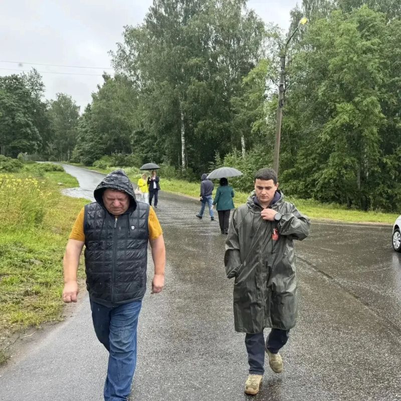 Рабочий выезд в п. Каменка: обсудили перевод многоквартирных домов на природный газ Рабочий выезд в п. Каменка: обсудили перевод многоквартирных домов на природный газ
