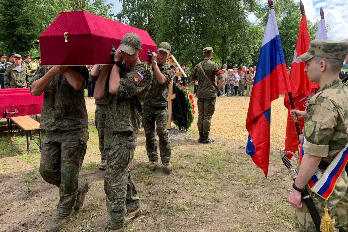 В Волосово перезахоронили останки жертв лагеря «Дулаг-102» В Волосово перезахоронили останки жертв лагеря «Дулаг-102»