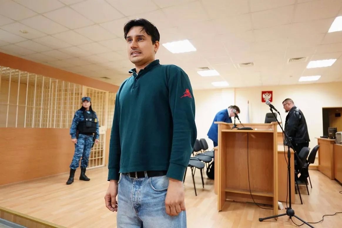 Суд арестовал на 10 суток лидера фракции КПРФ в Заксобрании Ленобласти Ивана Апостолевского, передает корреспондент «Ъ Северо-Запад» из зала суда