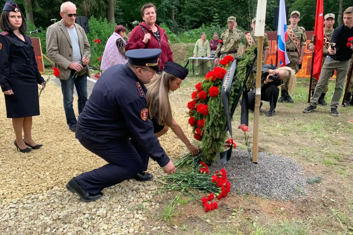 В Волосово перезахоронили останки жертв лагеря «Дулаг-102» В Волосово перезахоронили останки жертв лагеря «Дулаг-102»