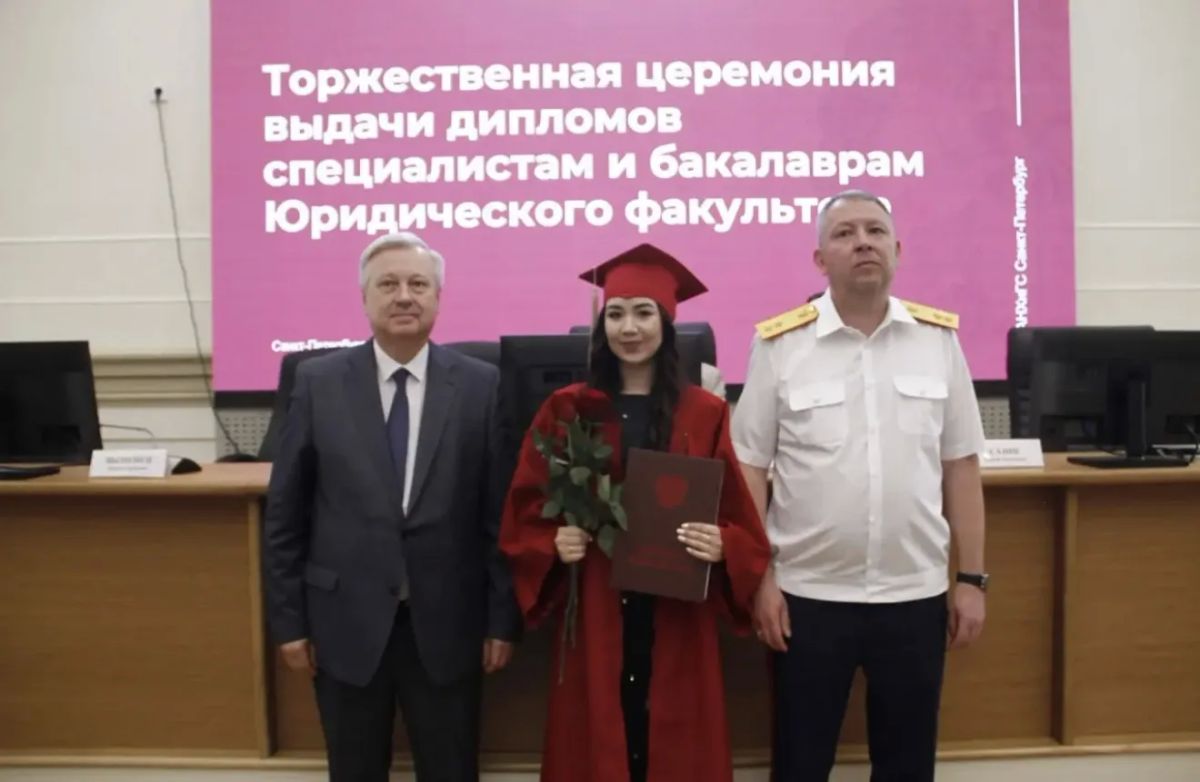Руководитель ГСУ СК России по Санкт-Петербургу Павел Выменец поздравил выпускников РАНХиГС Руководитель ГСУ СК России по Санкт-Петербургу Павел Выменец поздравил выпускников РАНХиГС