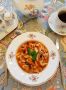 Ароматная тушёная свинина с овощами и бобами: идеальный уютный ужин