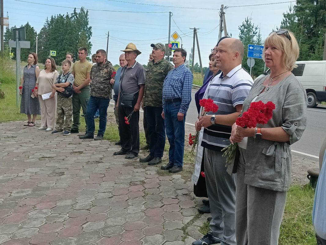 В Пижме с воинскими почестями захоронили останки девяти красноармейцев В Пижме с воинскими почестями захоронили останки девяти красноармейцев