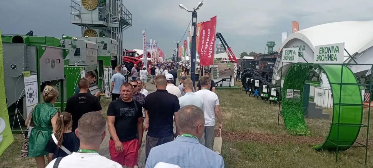 Делегация Ленинградской области во главе с вице-губернатором по АПК Олегом Малащенко принимает участие в работе Всероссийского дня поля – 2026, который в этом году проходит на площадках Алтайского края Делегация Ленинградской области во главе с вице-губернатором по АПК Олегом Малащенко принимает участие в работе Всероссийского дня поля – 2026, который в этом году проходит на площадках Алтайского края