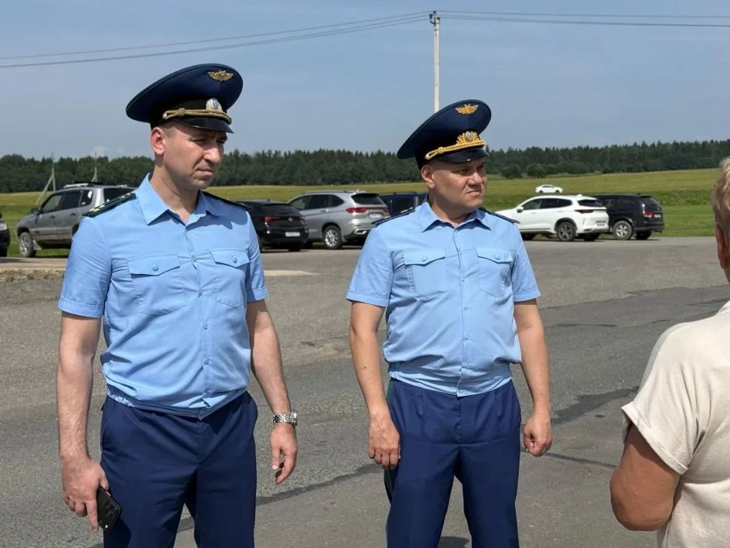 Прокурор Ленинградской области Пётр Забурко провёл приём граждан и посетил сельскохозяйственную организацию в Волосовского района Прокурор Ленинградской области Пётр Забурко провёл приём граждан и посетил сельскохозяйственную организацию в Волосовского района