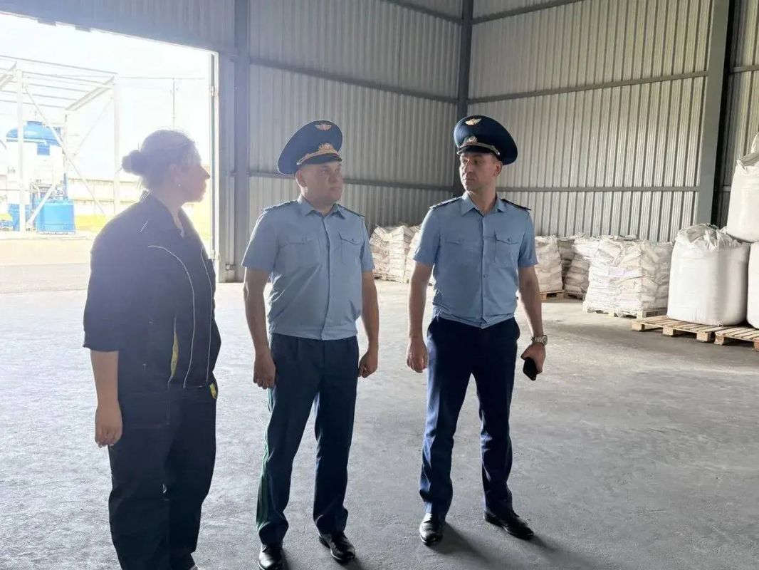 Прокурор Ленинградской области Пётр Забурко провёл приём граждан и посетил сельскохозяйственную организацию в Волосовского района Прокурор Ленинградской области Пётр Забурко провёл приём граждан и посетил сельскохозяйственную организацию в Волосовского района