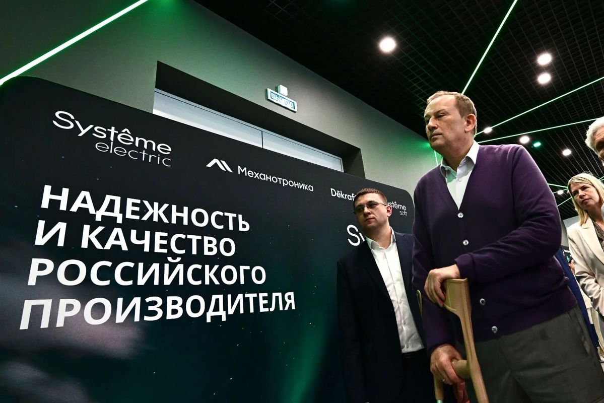 Губернатор Ленинградской области Александр Дрозденко посетил предприятие «Систэм Электрик Завод ЭлектроМоноблок» (СЭЗЭМ) в Коммунаре Гатчинского округа Губернатор Ленинградской области Александр Дрозденко посетил предприятие «Систэм Электрик Завод ЭлектроМоноблок» (СЭЗЭМ) в Коммунаре Гатчинского округа