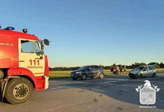 «Лады» не поделили дорогу в Тосненском районе Ленобласти «Лады» не поделили дорогу в Тосненском районе Ленобласти