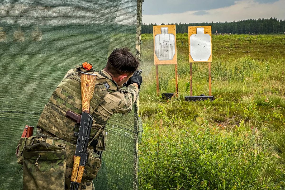 Курсанты Военной академии Росгвардии на соревновании по служебно-боевой стрельбе и функциональному многоборью «Гонка специального назначения» в Ленинградской области Курсанты Военной академии Росгвардии на соревновании по служебно-боевой стрельбе и функциональному многоборью «Гонка специального назначения» в Ленинградской области