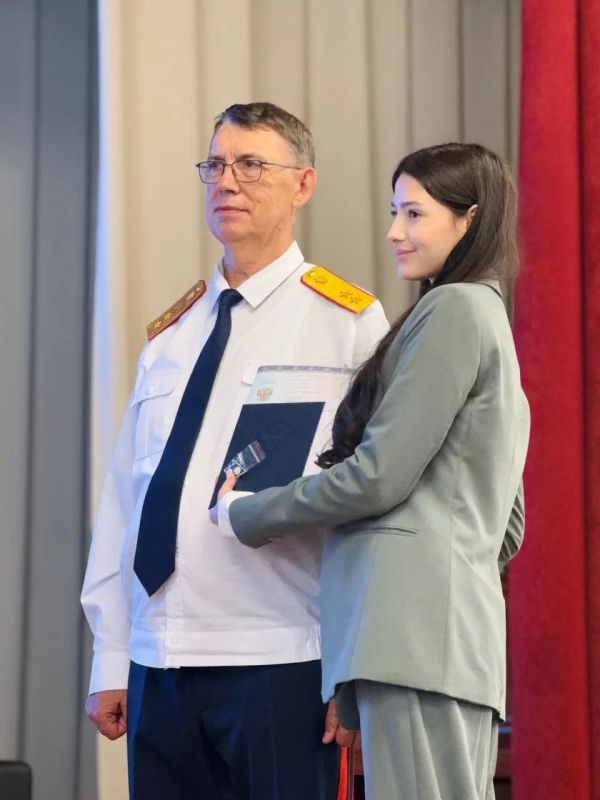 Руководитель следственного управления СК России по Ленинградской области принял участие в торжественной церемонии вручения дипломов выпускникам Минюста Руководитель следственного управления СК России по Ленинградской области принял участие в торжественной церемонии вручения дипломов выпускникам Минюста