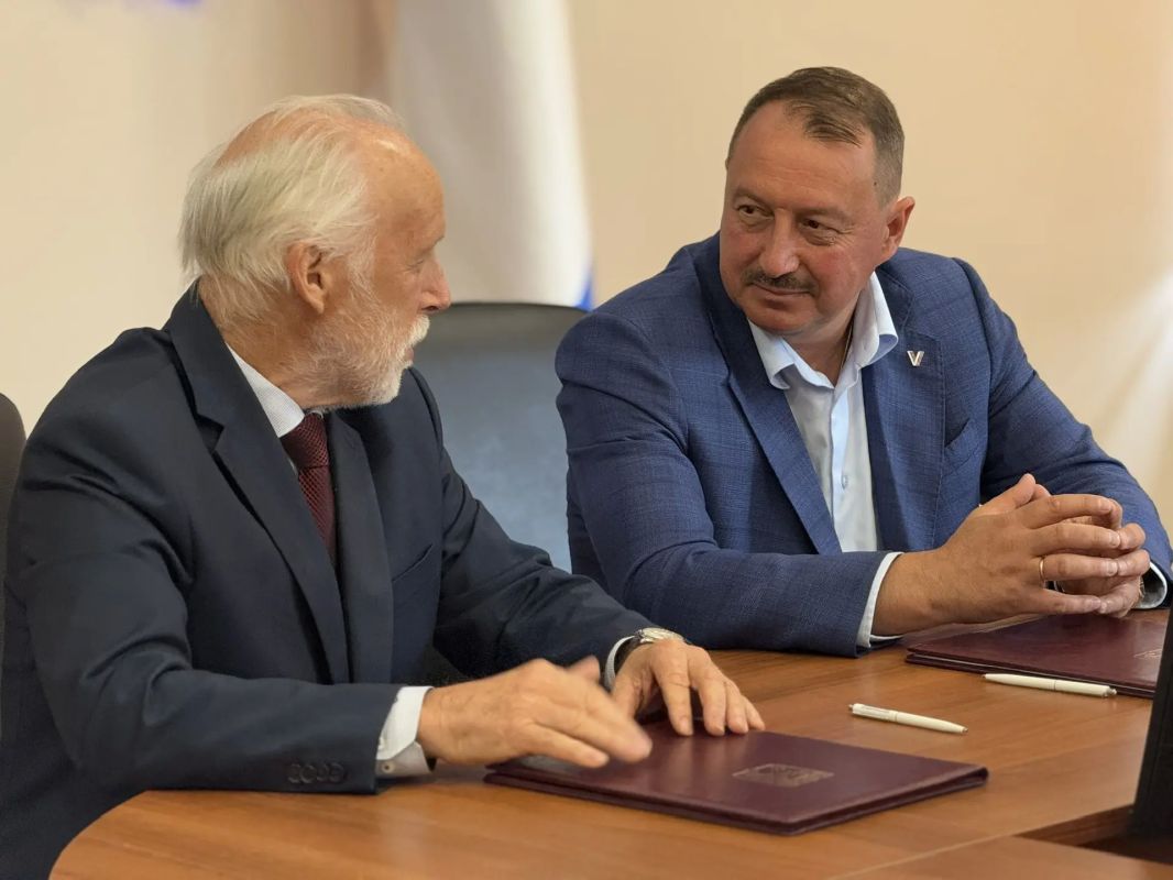Состоялось подписание соглашения о взаимодействии Избирательной комиссии Ленинградской области и Уполномоченного по правам человека в Ленинградской области в ходе единого дня голосования Состоялось подписание соглашения о взаимодействии Избирательной комиссии Ленинградской области и Уполномоченного по правам человека в Ленинградской области в ходе единого дня голосования
