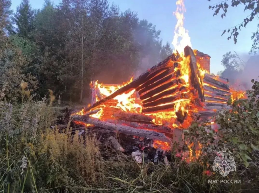 ПОЖАР В ДАЧНОМ ДОМЕ. Волховский р-н, СНТ «Нева Адмиралтейская» ПОЖАР В ДАЧНОМ ДОМЕ. Волховский р-н, СНТ «Нева Адмиралтейская»