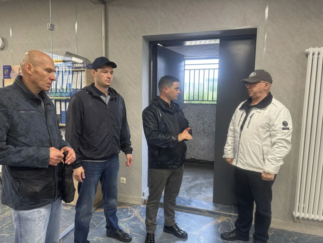 Председатель комитета провел выездное обследование многоквартирных домов в Мурино Председатель комитета провел выездное обследование многоквартирных домов в Мурино