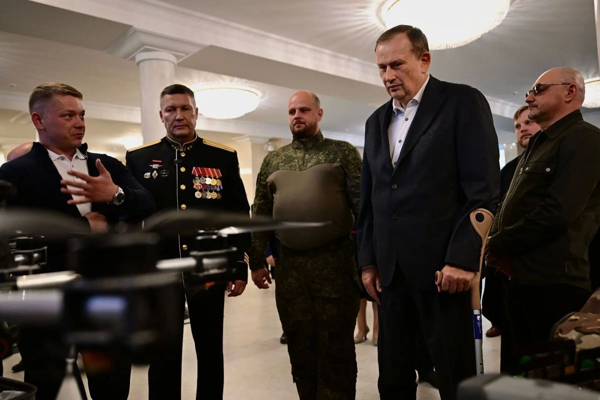 Александр Дрозденко: Сегодня при поддержке фонда «Ленинградский рубеж» отправили новую партию помощи бойцам «БАРС-Ленинградец» — год назад добровольческий отряд получил имя «Ленинградец» Александр Дрозденко: Сегодня при поддержке фонда «Ленинградский рубеж» отправили новую партию помощи бойцам «БАРС-Ленинградец» — год назад добровольческий отряд получил имя «Ленинградец»
