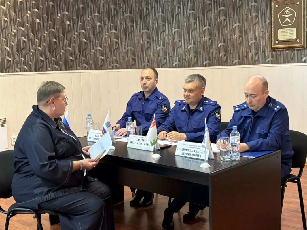 Прокурор Ленинградской области провёл личный прием работников АО «Сясьский ЦБК» Прокурор Ленинградской области провёл личный прием работников АО «Сясьский ЦБК»